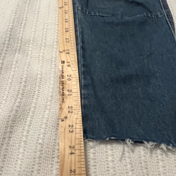 #1854. RM Rebecc Minkoff Cropped Jeans w/Raw Hem & Pockets. Size PS - Picture 3 of 9